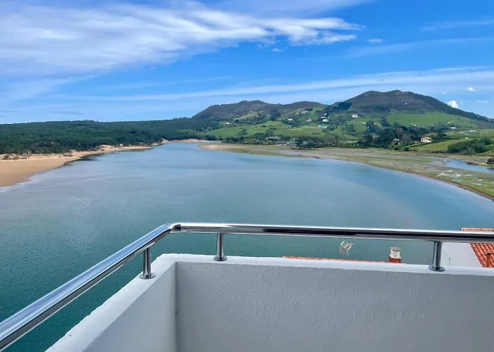 Increibles Vistas A La Ria De Mogro Miengo